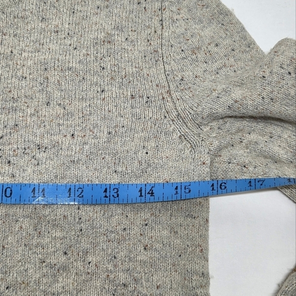 H & M Sweater - Picture 5 of 6